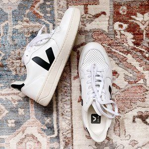 Veja V-10 Sneaker EUR 38  Extra White and Black